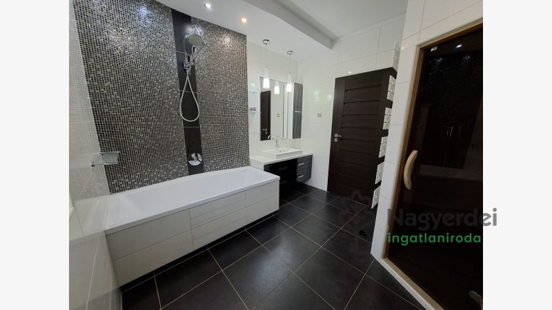 Debrecen, Husztikert, Ház, családi ház  