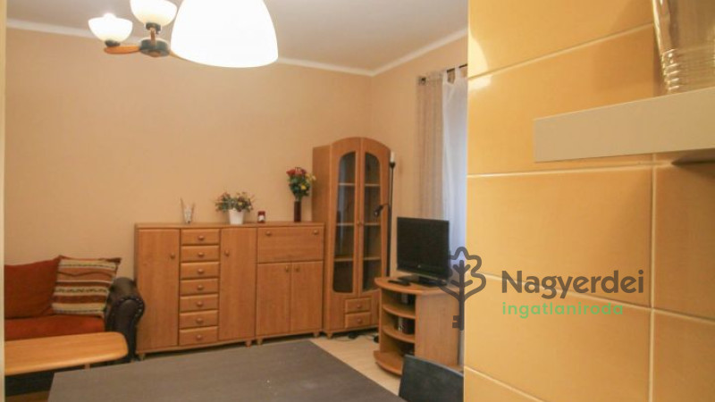 Debrecen, Péterfia, Lakás, tégla lakás  