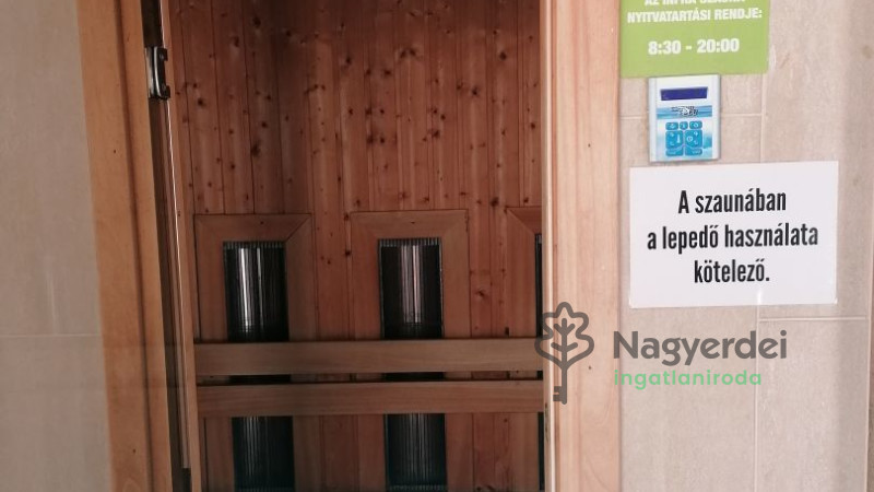 Hajdúszoboszló, Lakás, tégla lakás  