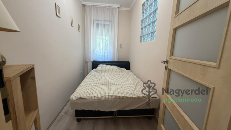 Debrecen, Nagyerdő, Lakás, tégla lakás  