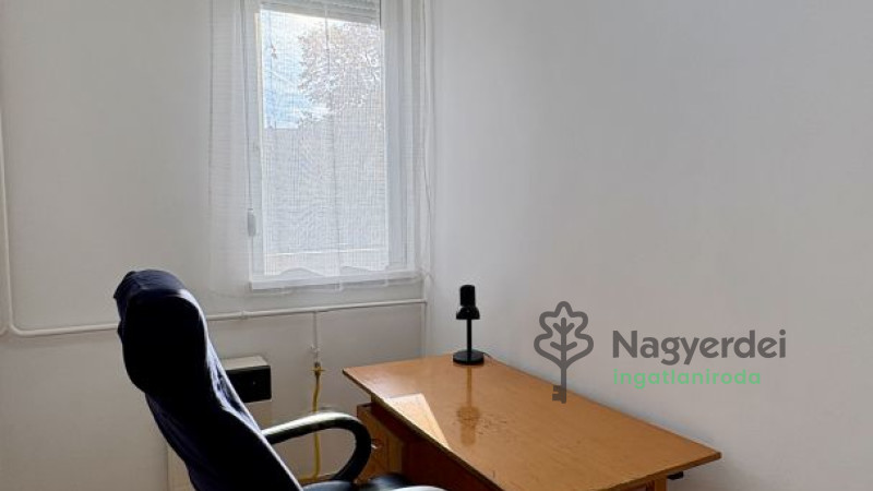 Debrecen, Nagyerdőalja, Lakás, tégla lakás  