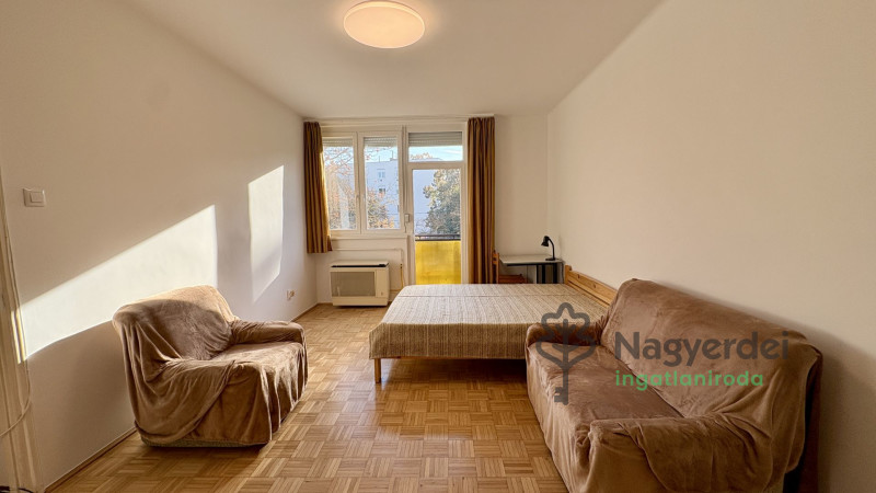 Debrecen, Nagyerdőalja, Lakás, tégla lakás  