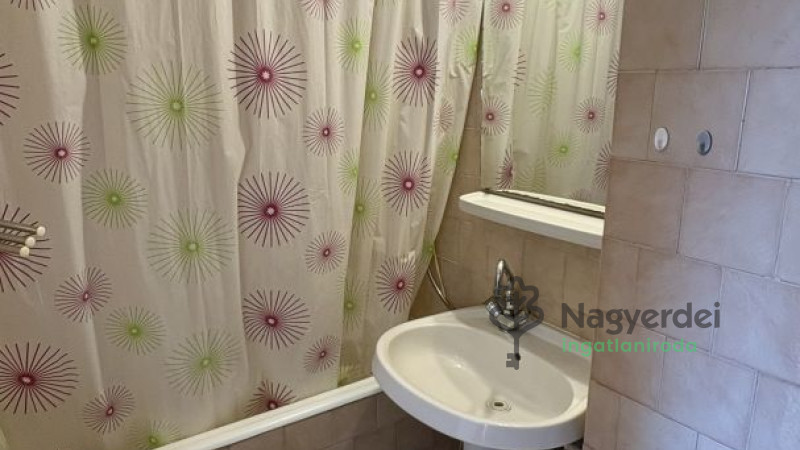 Debrecen, Nagyerdőalja, Lakás, tégla lakás  