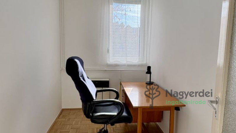 Debrecen, Nagyerdőalja, Lakás, tégla lakás  