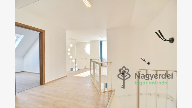 Debrecen, Nagyerdőalja, Ház, családi ház  
