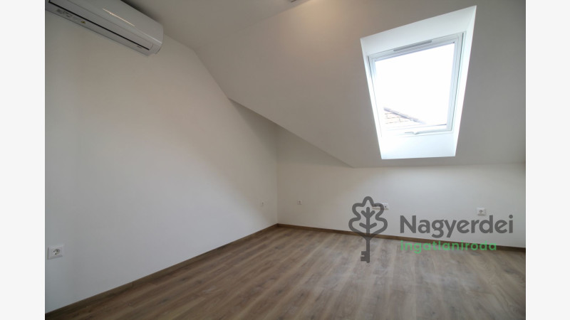 Debrecen, Nagyerdőalja, Ház, családi ház  