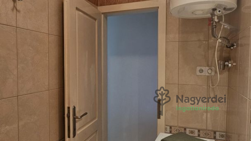 Debrecen, Nagyerdő, Lakás, tégla lakás  
