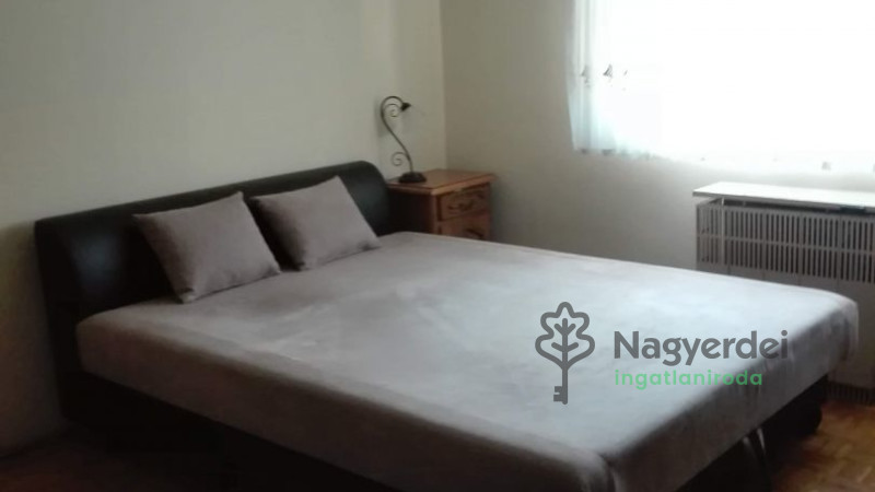 Debrecen, Nagyerdő, Lakás, tégla lakás  