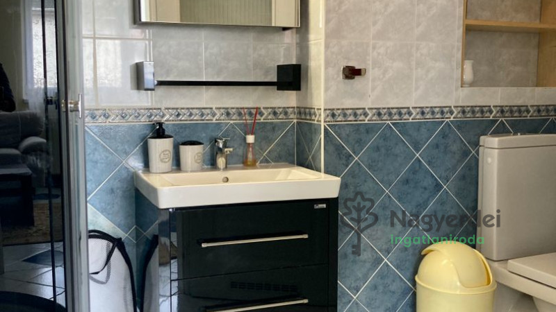 Debrecen, Nagyerdőalja, Lakás, tégla lakás  