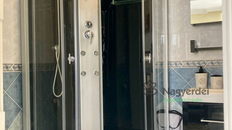 Debrecen, Nagyerdőalja, Lakás, tégla lakás  