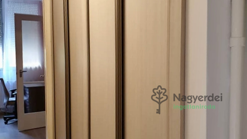 Debrecen, Nagyerdőalja, Lakás, tégla lakás  