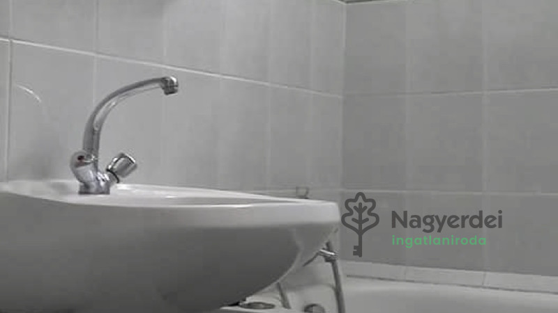 Debrecen, Nagyerdőalja, Lakás, tégla lakás  