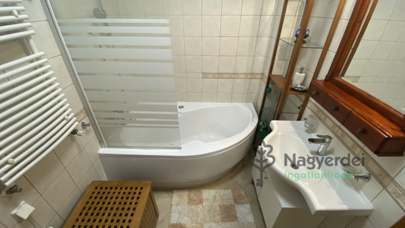 Debrecen, Nagyerdőalja, Lakás, tégla lakás  