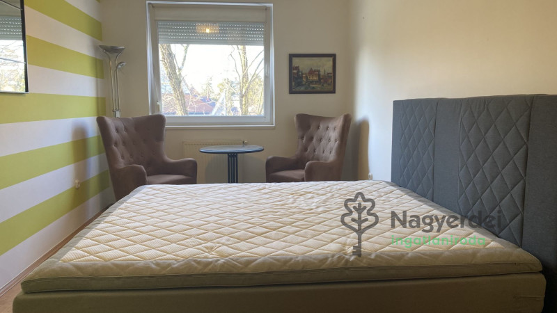 Debrecen, Nagyerdőalja, Lakás, tégla lakás  