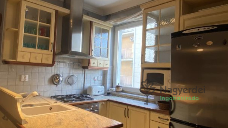 Debrecen, Nagyerdőalja, Lakás, tégla lakás  