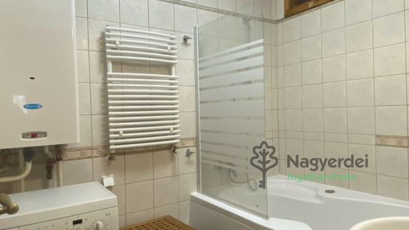 Debrecen, Nagyerdőalja, Lakás, tégla lakás  