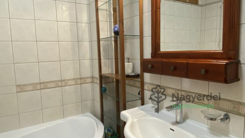 Debrecen, Nagyerdőalja, Lakás, tégla lakás  