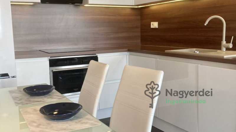 Debrecen, Belváros, Lakás, tégla lakás  