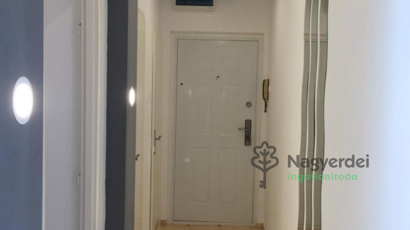 Debrecen, Sestakert, Lakás, csúsztatott zsalus  