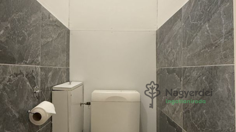 Debrecen, Sestakert, Lakás, csúsztatott zsalus  