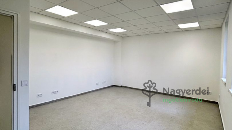 Debrecen, Iroda, nem irodaházban  