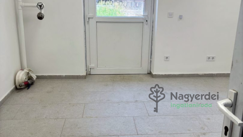 Debrecen, Iroda, nem irodaházban  