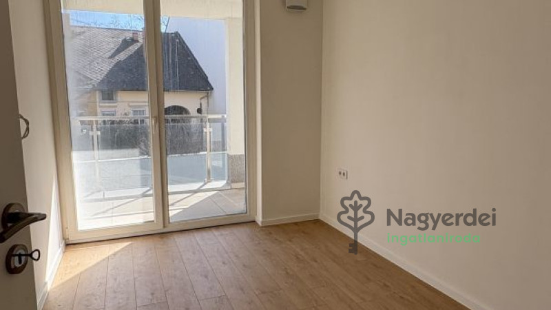 Debrecen, Belváros, Lakás, tégla lakás  