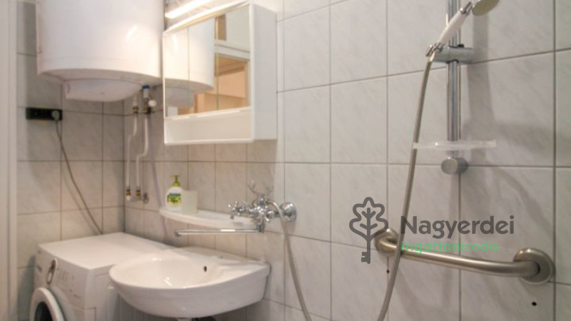 Debrecen, Sestakert, Lakás, tégla lakás  