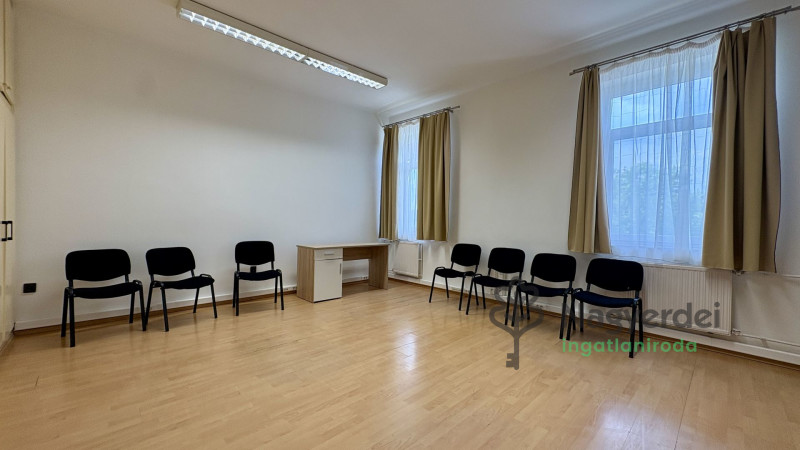 Debrecen, Júliatelep, Iroda, irodaházban  