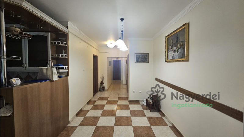 Debrecen, Széchenyikert, Lakás, tégla lakás  