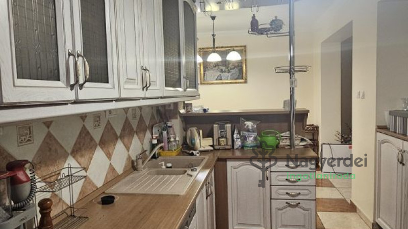 Debrecen, Széchenyikert, Lakás, tégla lakás  