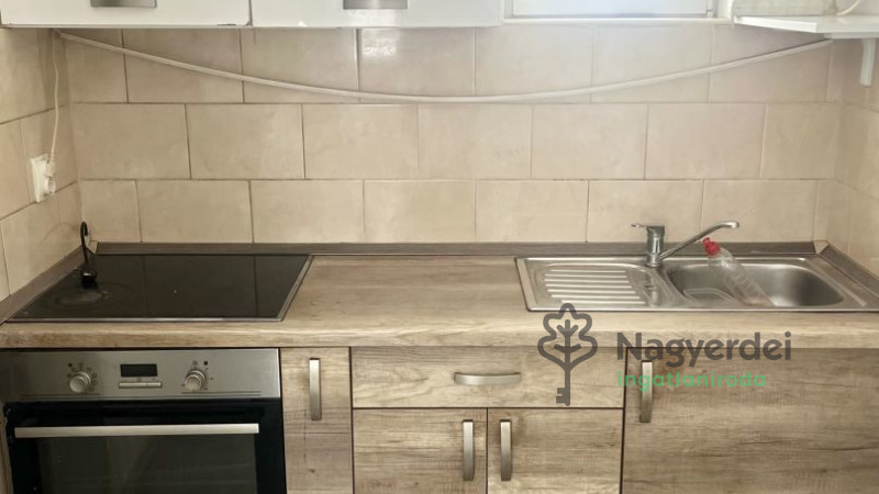 Debrecen, Veres Péter-kert, Ház, családi ház  