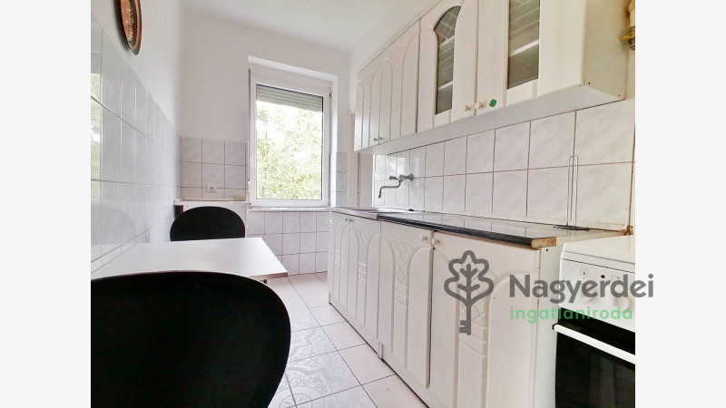 Debrecen, Egyetemváros, Lakás, tégla lakás  