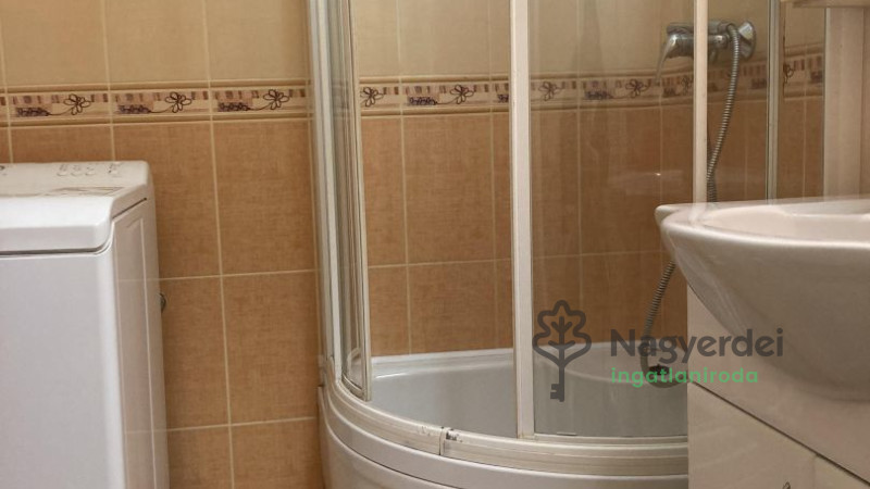 Debrecen, Nagyerdőalja, Lakás, tégla lakás  