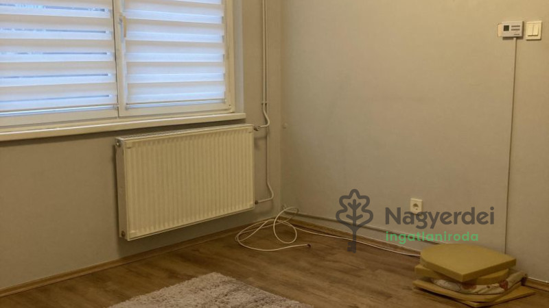 Debrecen, Nagyerdőalja, Lakás, tégla lakás  