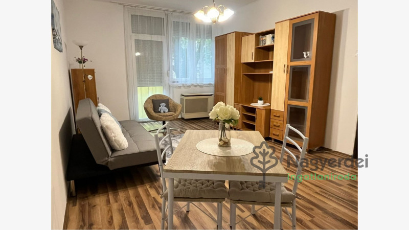 Debrecen, Nagyerdőalja, Lakás, tégla lakás  
