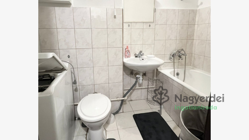 Debrecen, Nagyerdőalja, Lakás, tégla lakás  