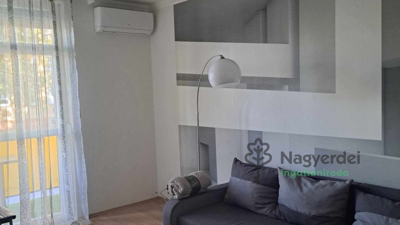 Debrecen, Egyetemváros, Lakás, tégla lakás  