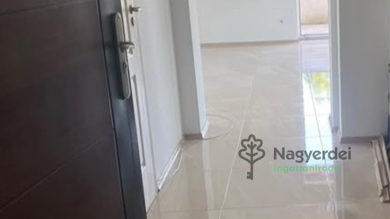 Debrecen, Vezér lakótelep, Lakás, tégla lakás  