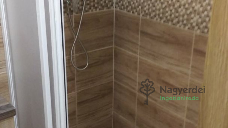 Debrecen, Csigekert, Lakás, tégla lakás  