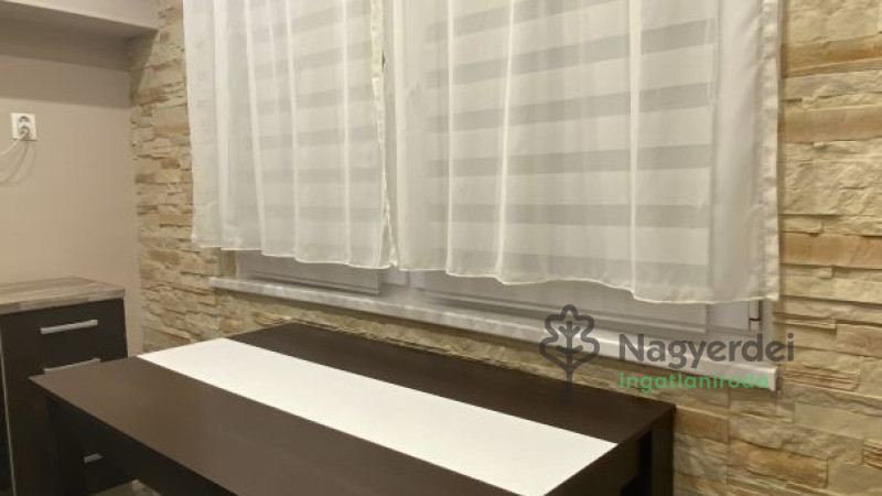 Debrecen, Vénkert, Lakás, panel lakás  