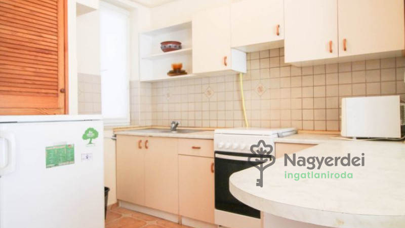 Debrecen, Nagyerdő, Lakás, tégla lakás  