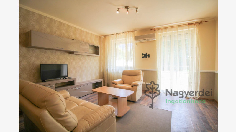 Debrecen, Nagyerdő, Lakás, tégla lakás  