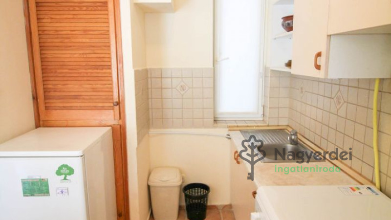 Debrecen, Nagyerdő, Lakás, tégla lakás  