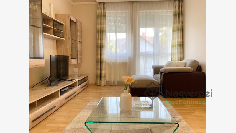 Debrecen, Nagyerdő, Lakás, tégla lakás  