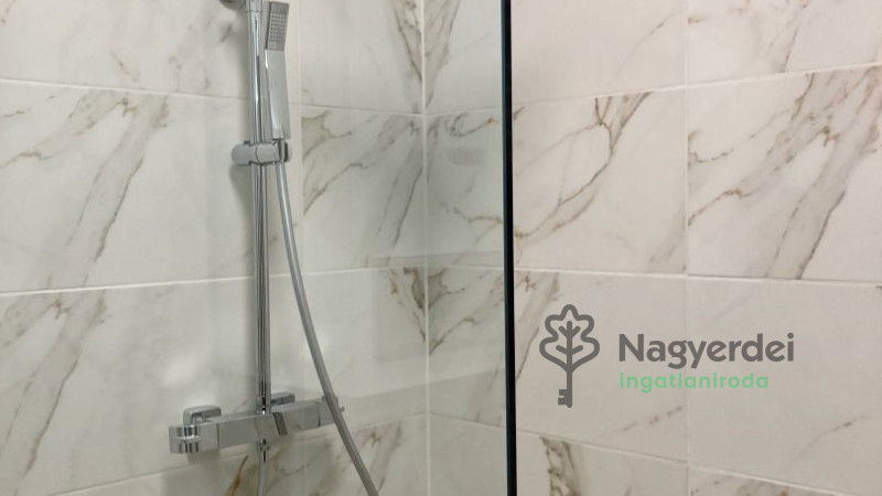Debrecen, Nagyerdő, Lakás, tégla lakás  