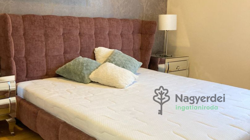 Debrecen, Nagyerdő, Lakás, tégla lakás  