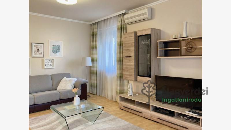Debrecen, Nagyerdő, Lakás, tégla lakás  