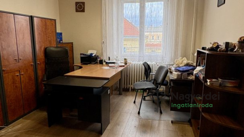 Debrecen, Belváros, Iroda, nem irodaházban  