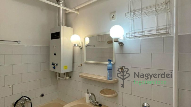 Debrecen, Nagyerdő, Lakás, tégla lakás  